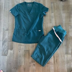 Figs Caribbean Blue scrubs - Livingston pants and Casma top size xs